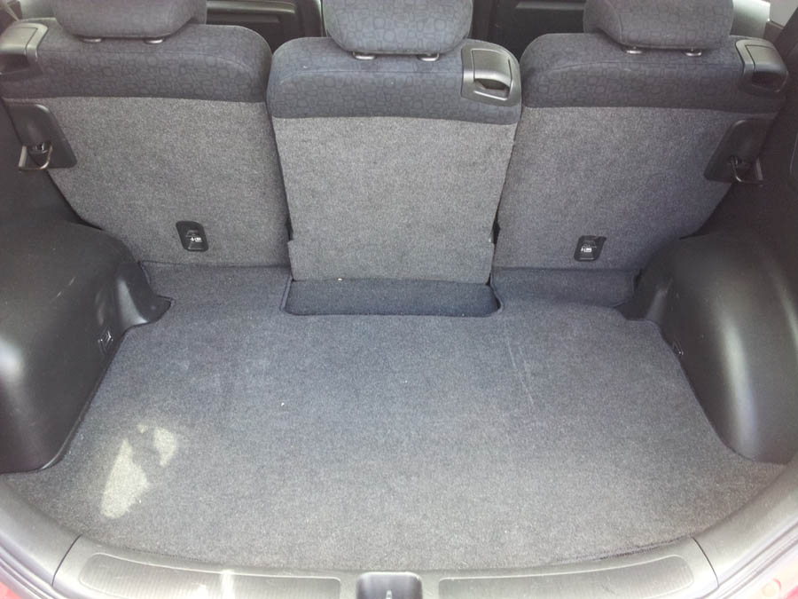 Honda FRV I-VTEC SE boot-carpet